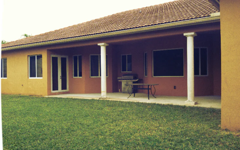 Am Sweet Home Alf, Corp photo 2