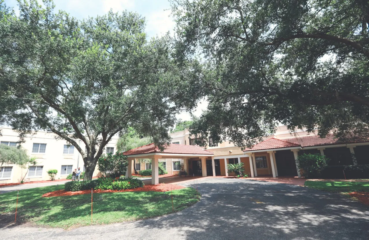 Auburndale Oaks Healthcare Center photo 8