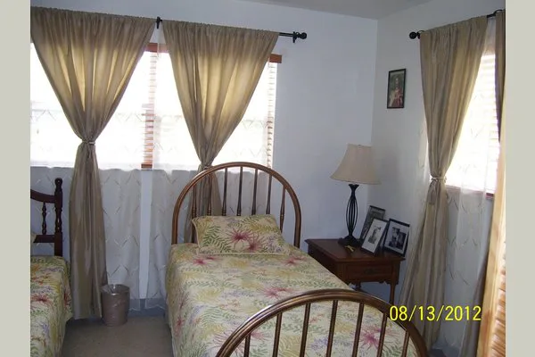 Avon Manor photo 4