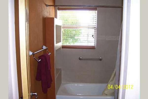Avon Manor photo 5