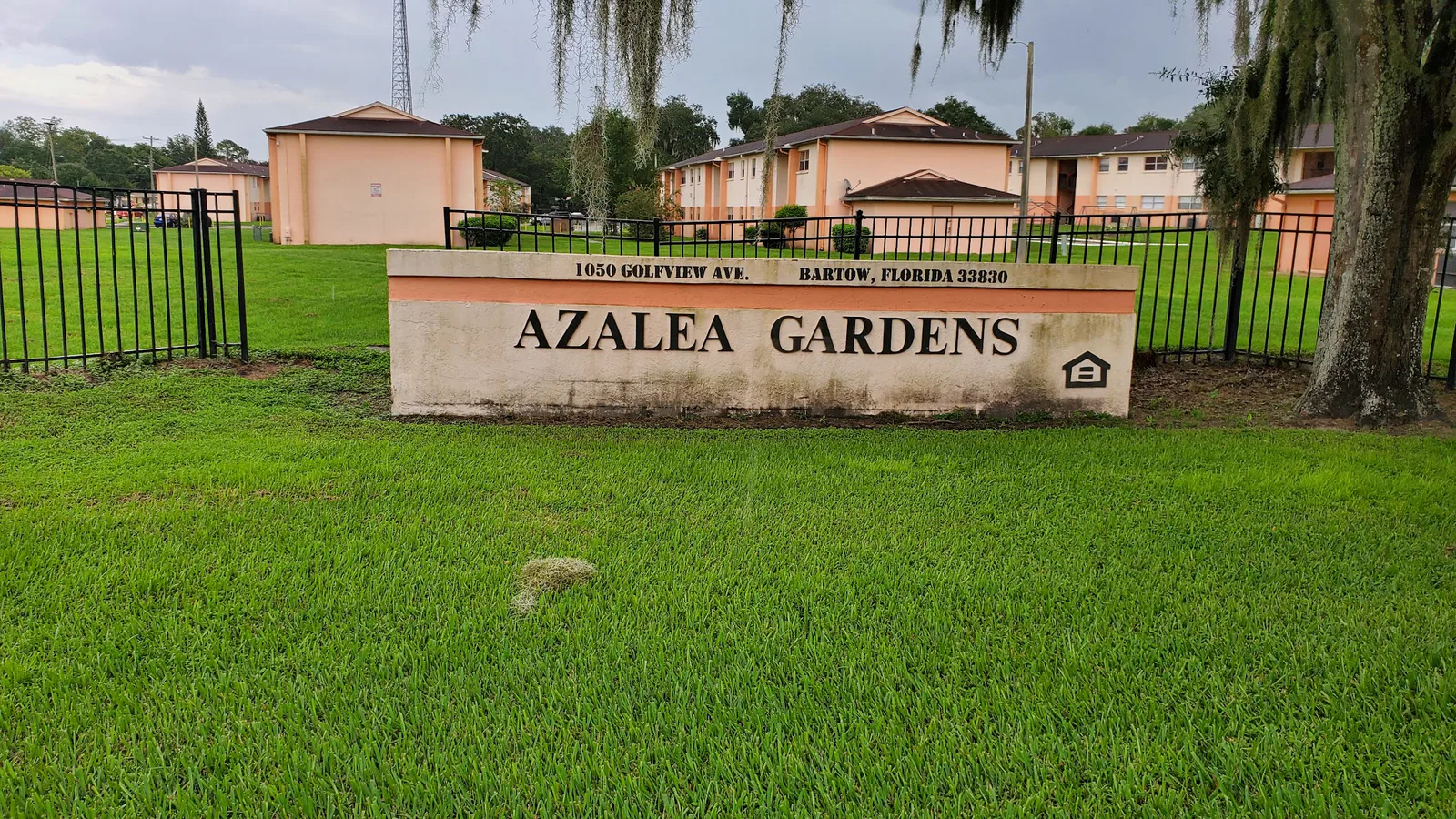 AZALEA GARDENS photo 2