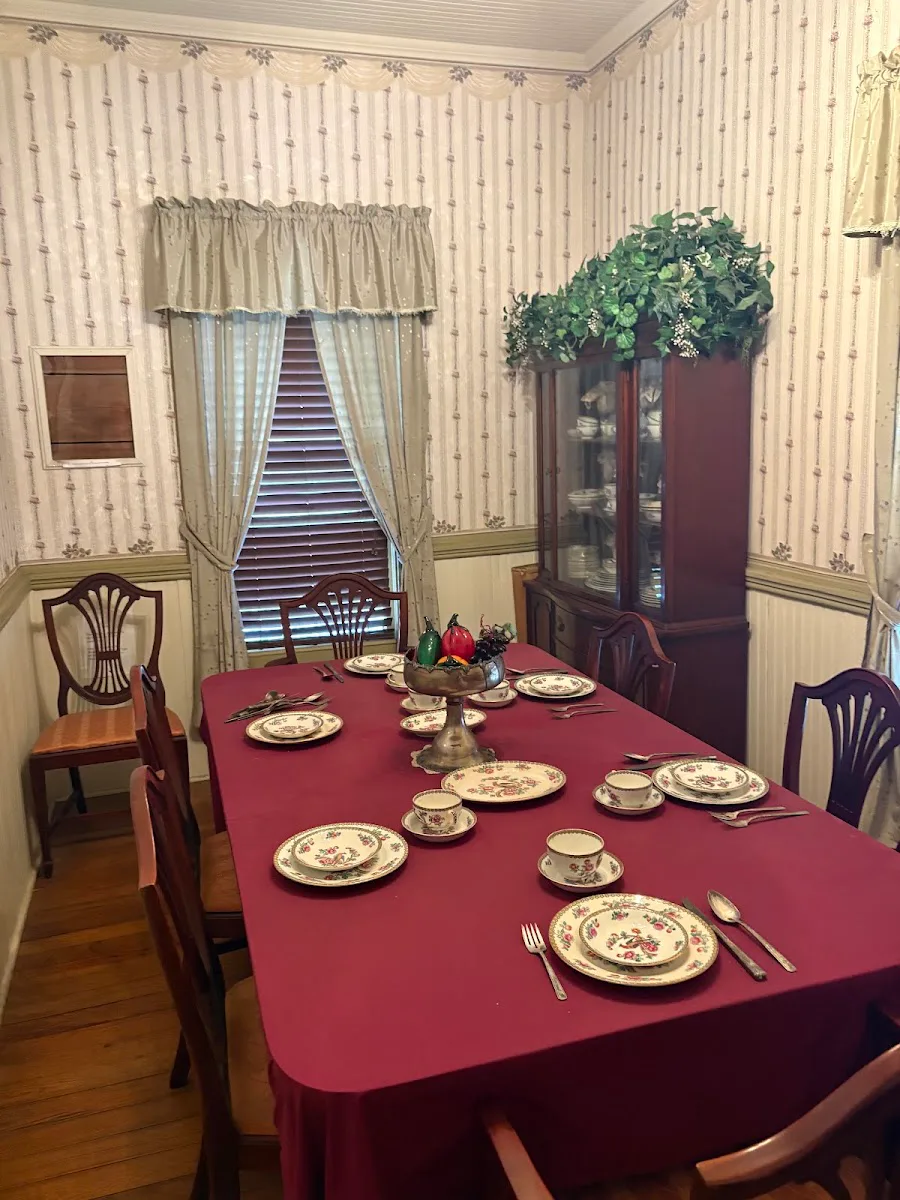 Brown House (The) photo 3
