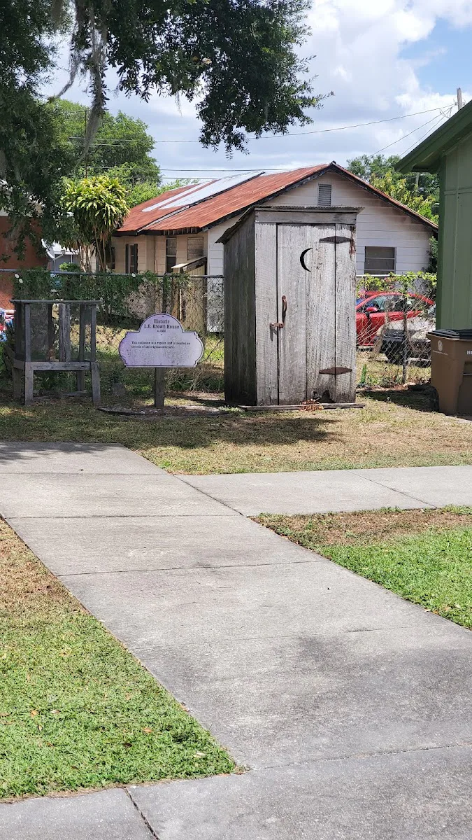 Brown House (The) photo 6