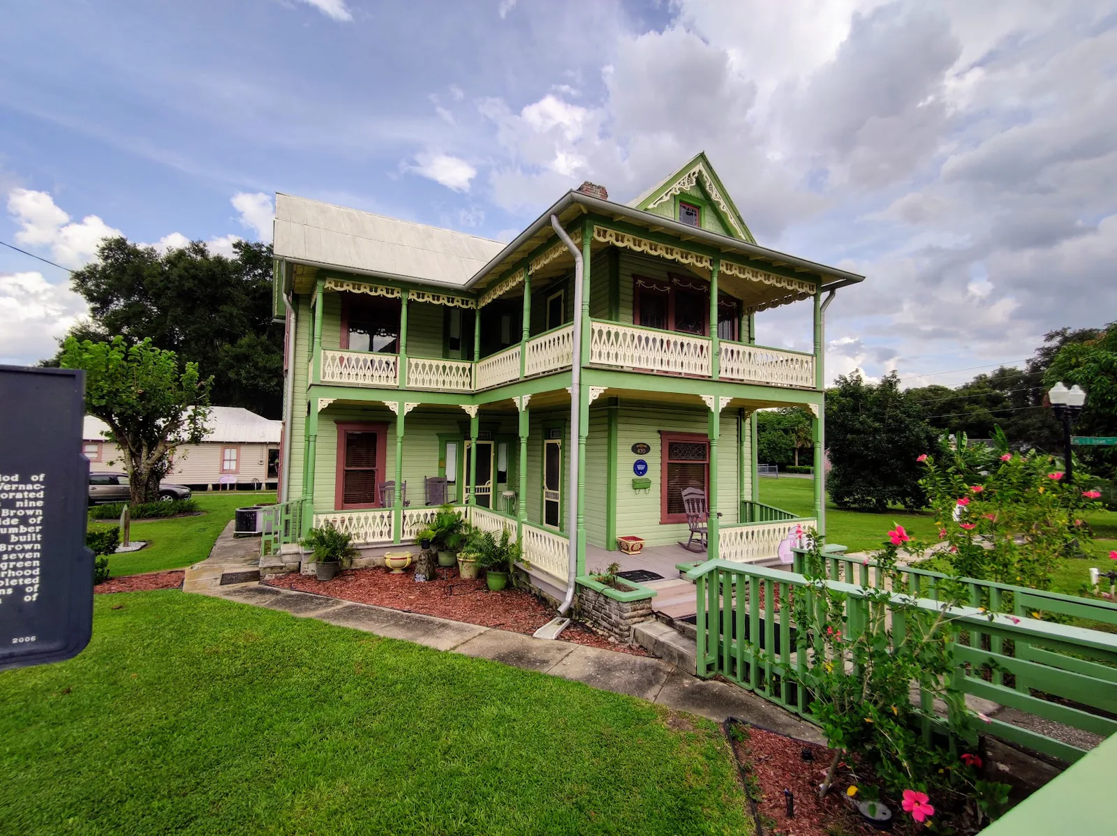 Brown House (The)