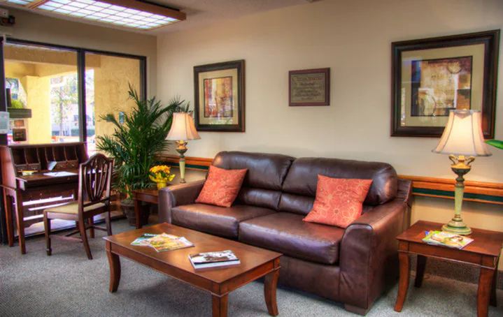 CHIPOLA HEALTH AND REHABILITATION CENTER photo 4