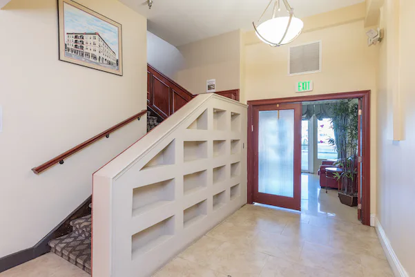Colonial Assisted Living At West Palm Beach Fl photo 3