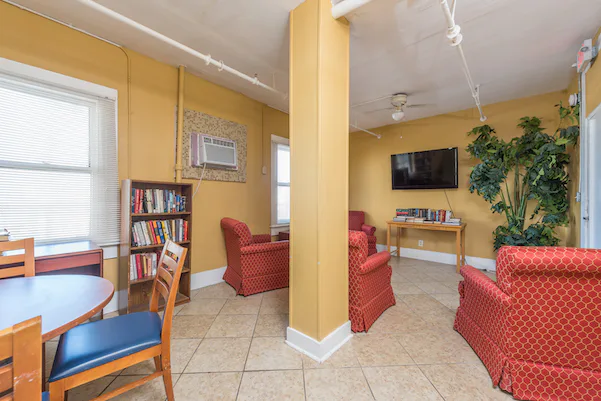 Colonial Assisted Living At West Palm Beach Fl photo 1