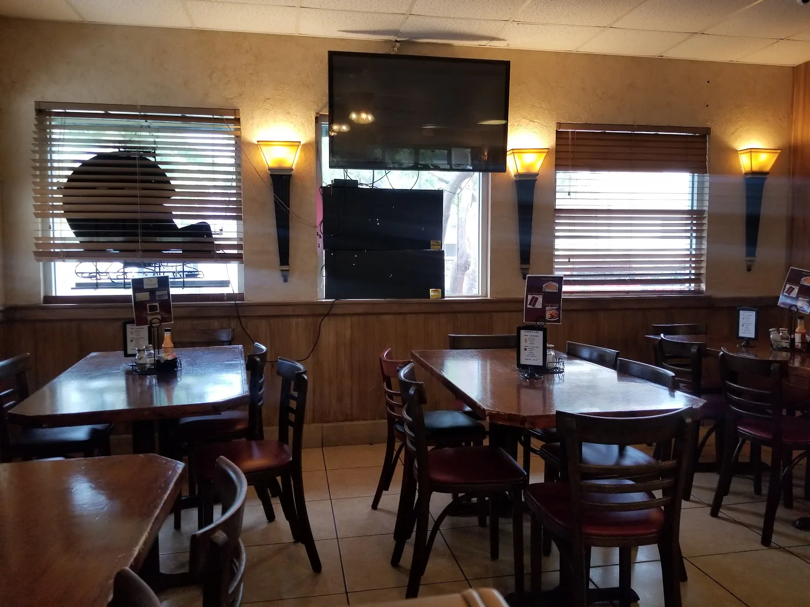 Donnie'S Place Llc