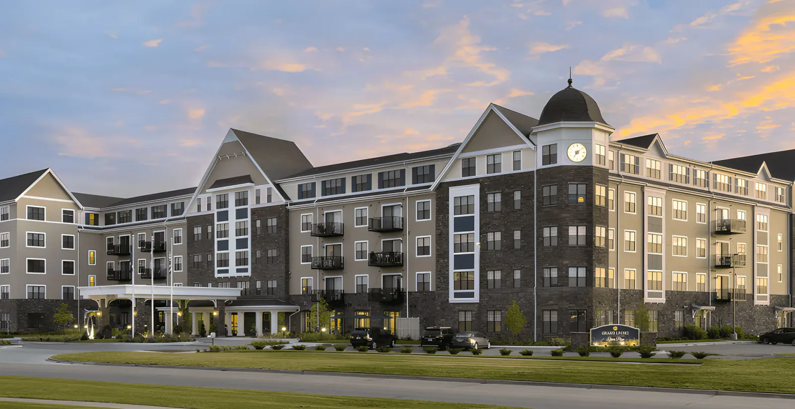 Grand Living At Tower Place Al photo 2