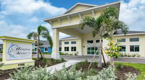 Hampton Manor Of Cape Coral photo 1