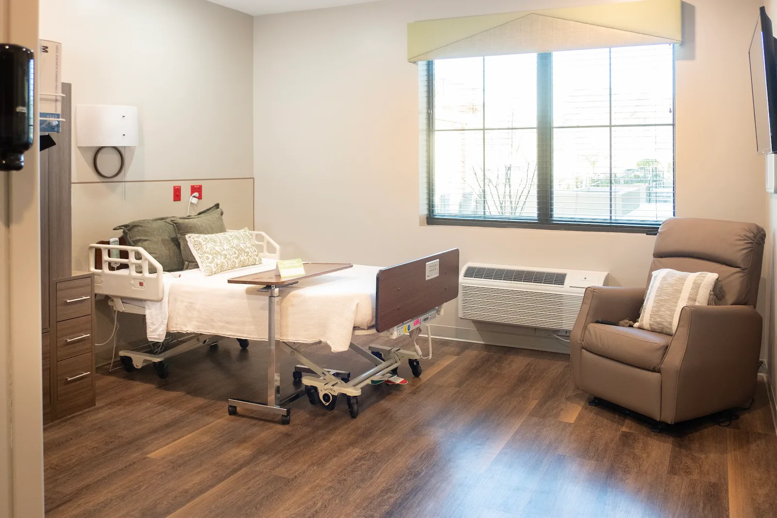OAK HILL SENIOR CARE photo 6