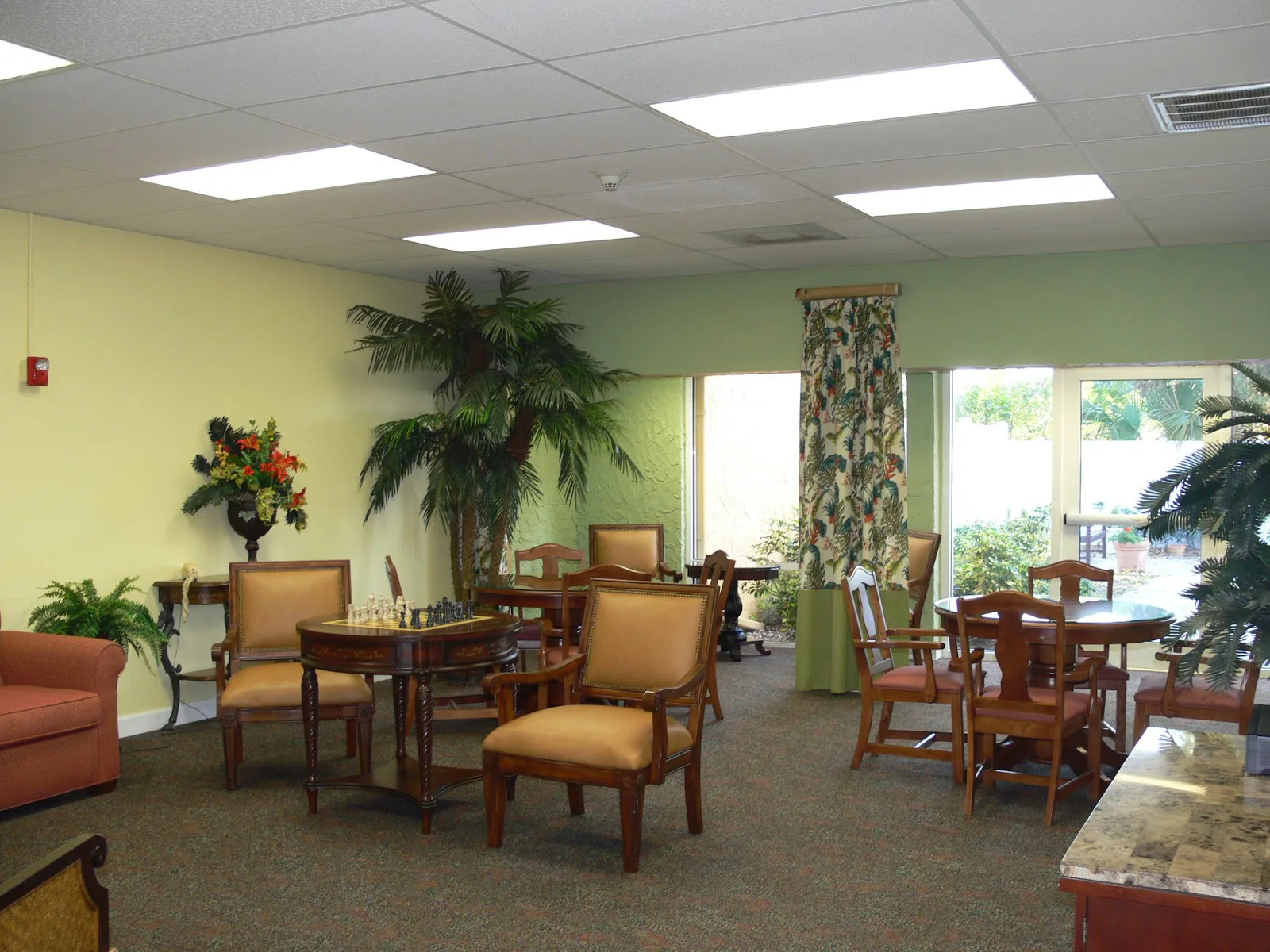 Oak Manor photo 8