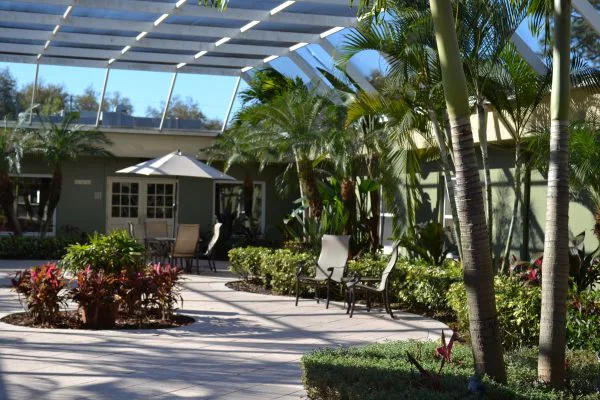 Oak Manor photo 4