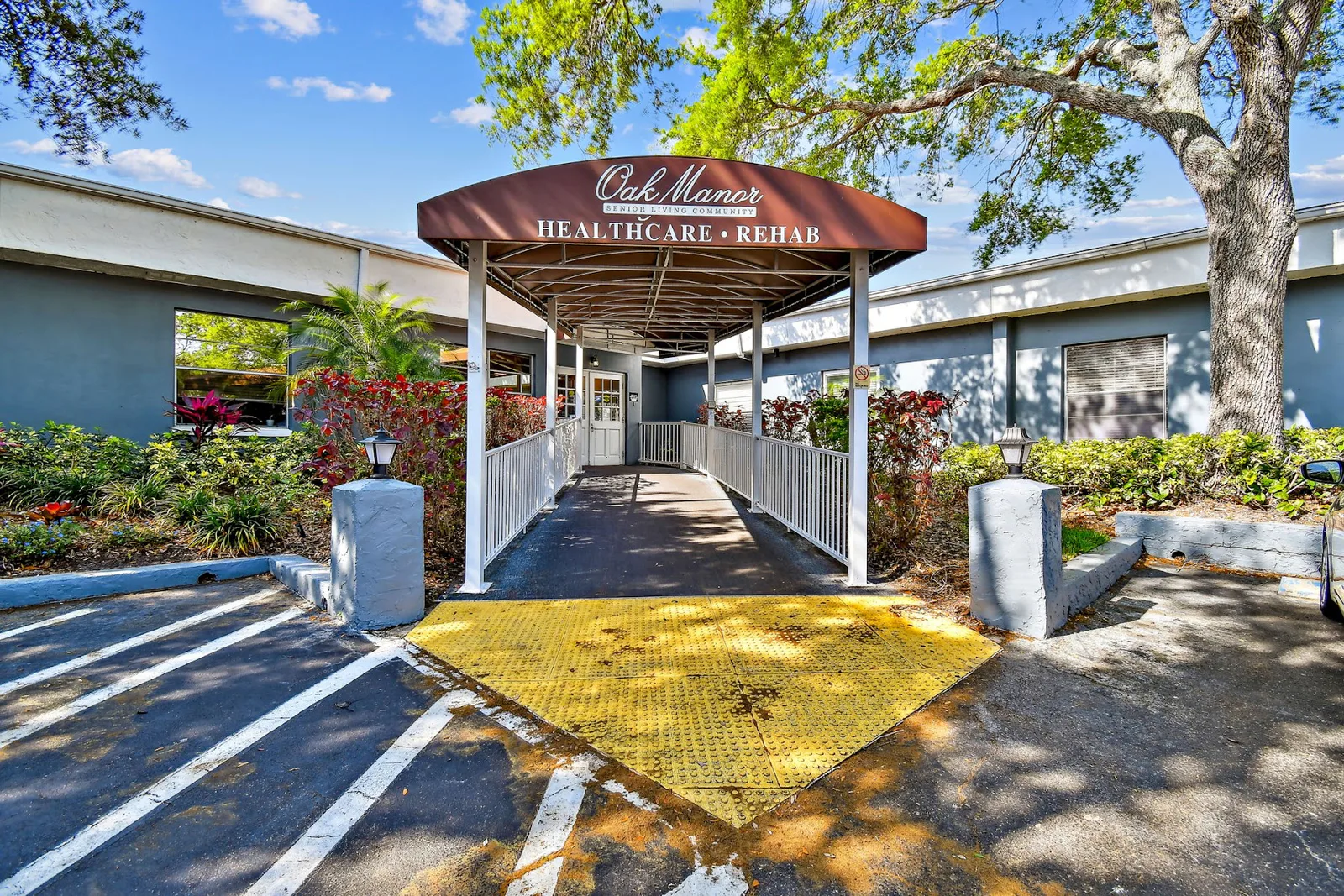 Oxnard Manor Healthcare Center photo 5