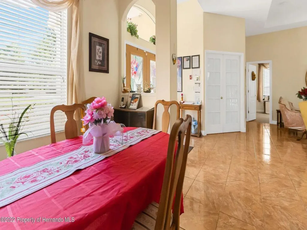 Rose Manor photo 6