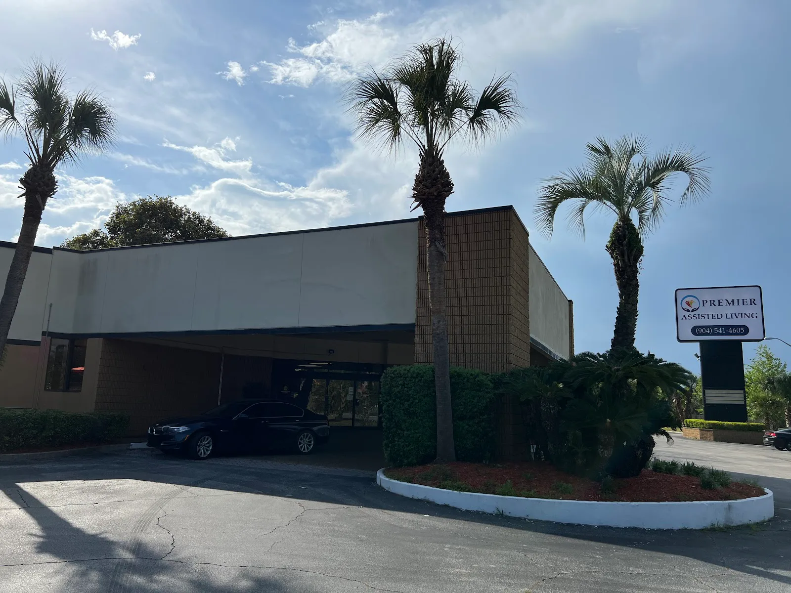 Symphony Manor Premier Assisted Living And Memory photo 9