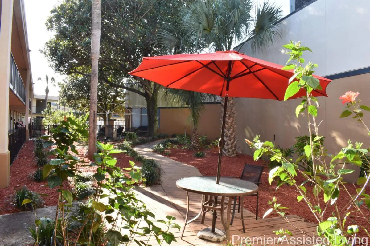 Symphony Manor Premier Assisted Living And Memory photo 4