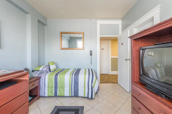 Colonial Assisted Living At West Palm Beach Fl photo 18
