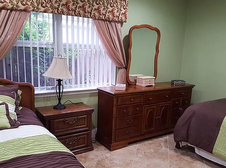 Hibiscus Palace Assisted Living II photo 3