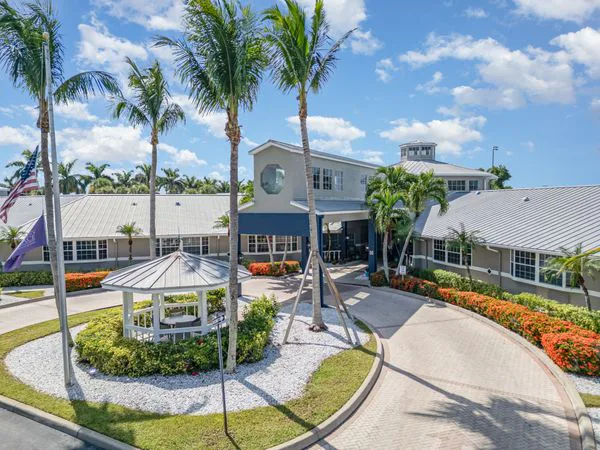 Barrington Terrace - Ft Myers photo 4