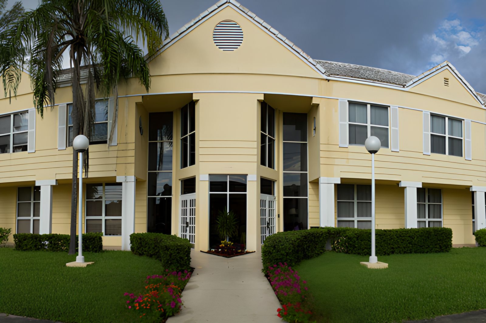 Courtyard Plaza photo 3