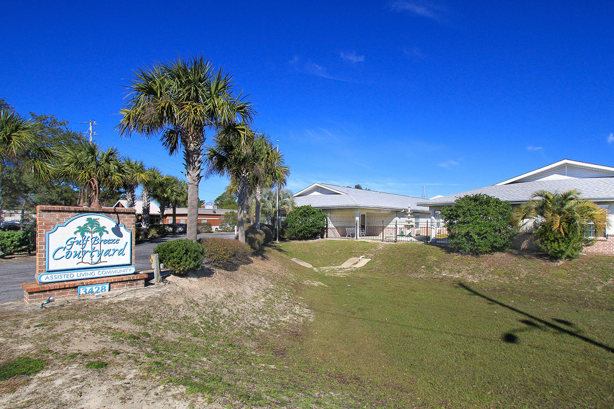 Gulf Breeze Courtyard photo 5