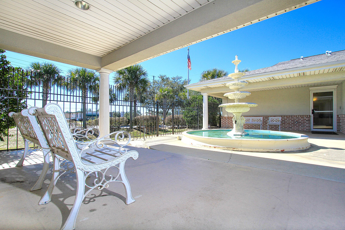 Gulf Breeze Courtyard photo 18