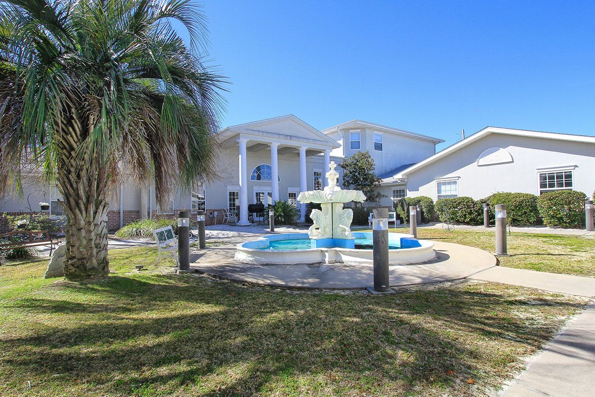 Gulf Breeze Courtyard photo 23