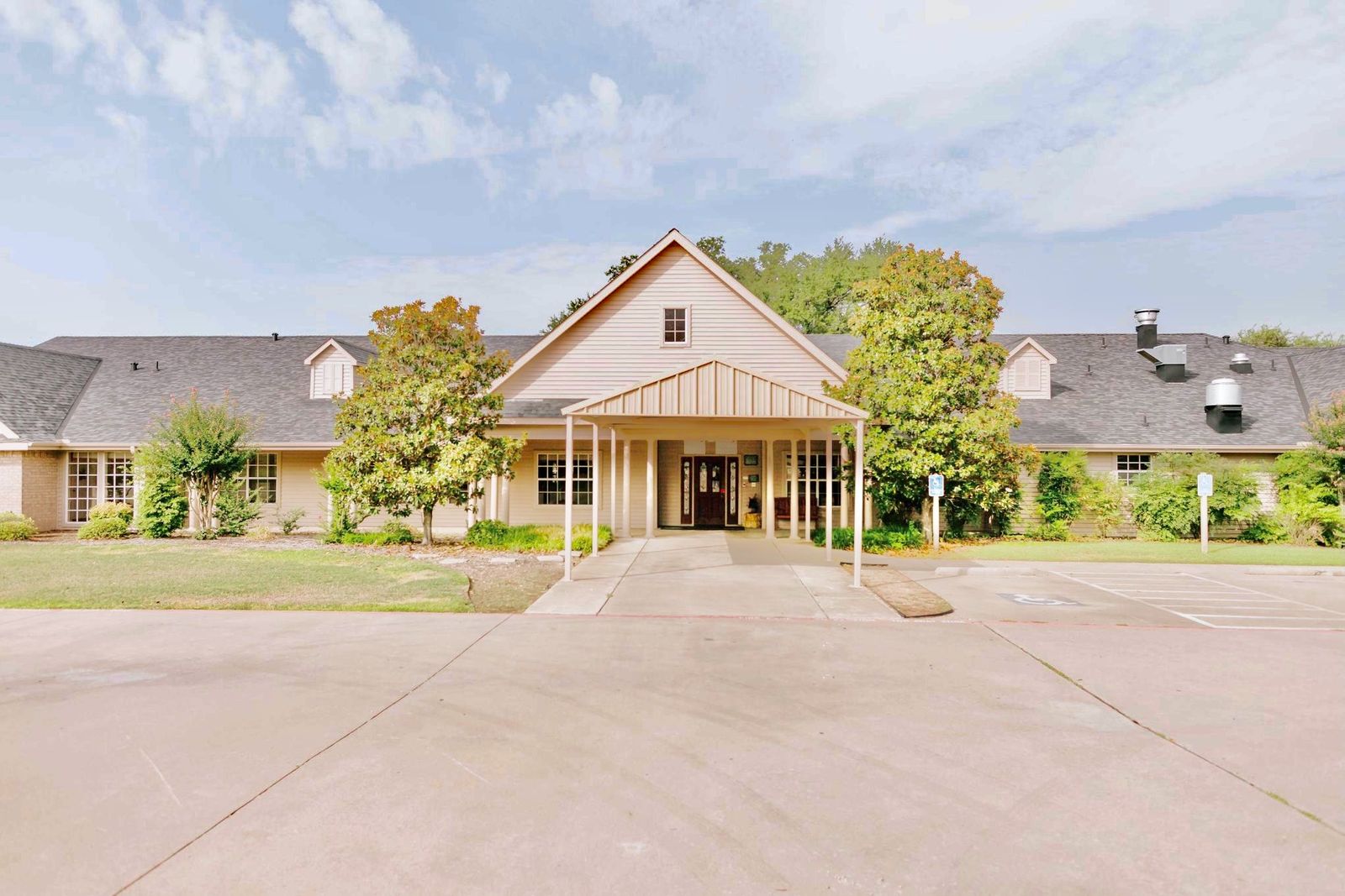 THE OAKS OF GRANBURY photo 8